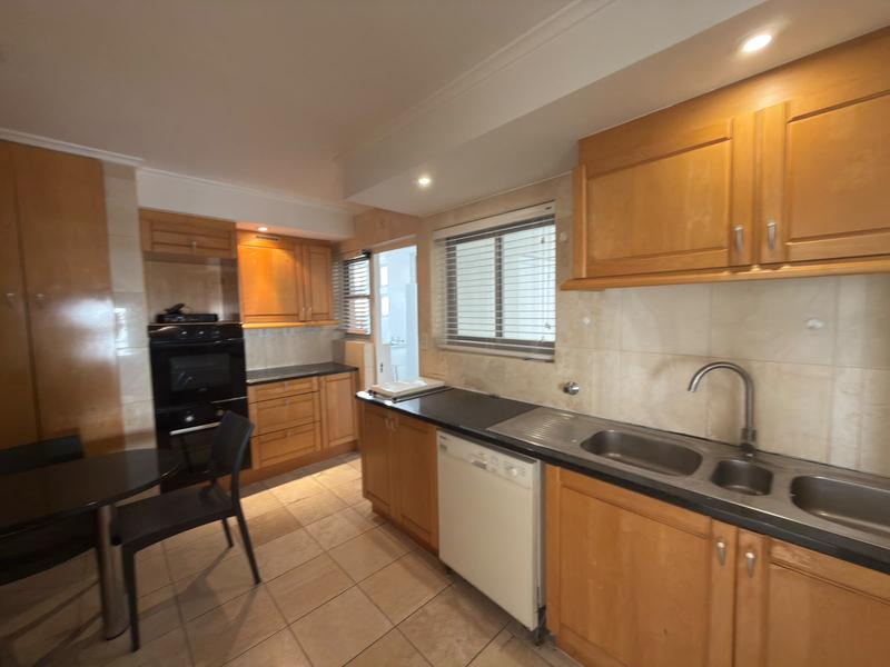 To Let 3 Bedroom Property for Rent in Sea Point Western Cape